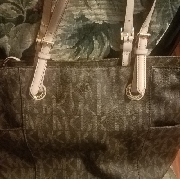 Watch - Picture 2 of 2